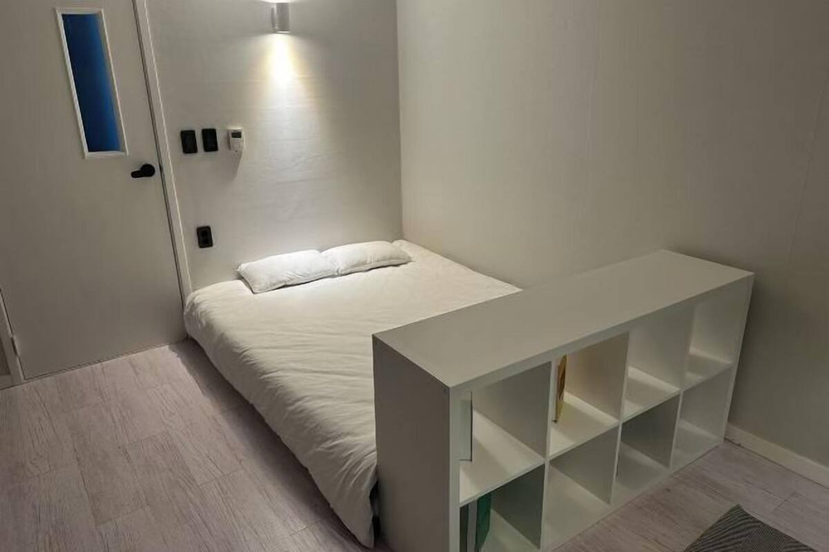 Espacio para trabajar con laptop y wifi gratis