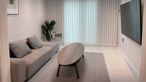 Group Room for 10 people | 起居区 | 电视、加热地板