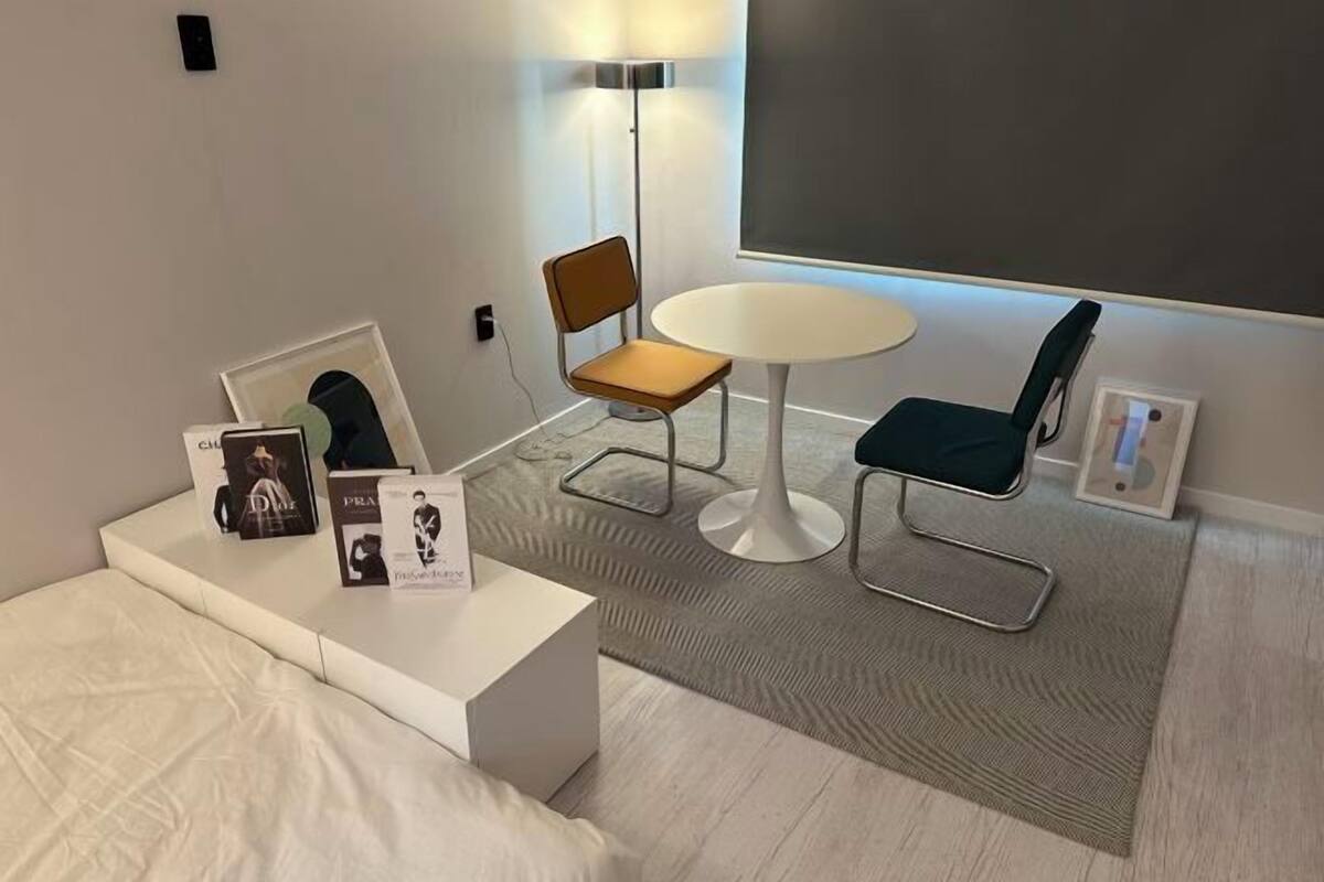 Espacio para trabajar con laptop y wifi gratis