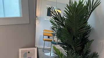 Espacio para trabajar con laptop y wifi gratis
