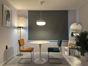 Dizüstü bilgisayar çalışma alanı, ücretsiz kablosuz İnternet 