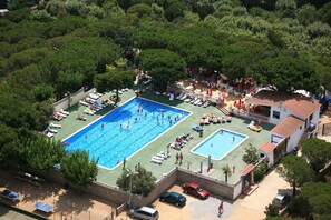 Pool - Bungalow in Calella near Sea & Mountains (Calella)