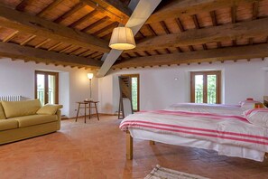 6 bedrooms, free WiFi - Fitness Room and Panoramic Views; Farmhouse (Piancastagnaio (Siena))