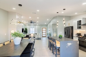 Dining - Calypso by AvantStay | Entertainer’s Paradise | Pool, Hot Tub, Putting Green (Indio)