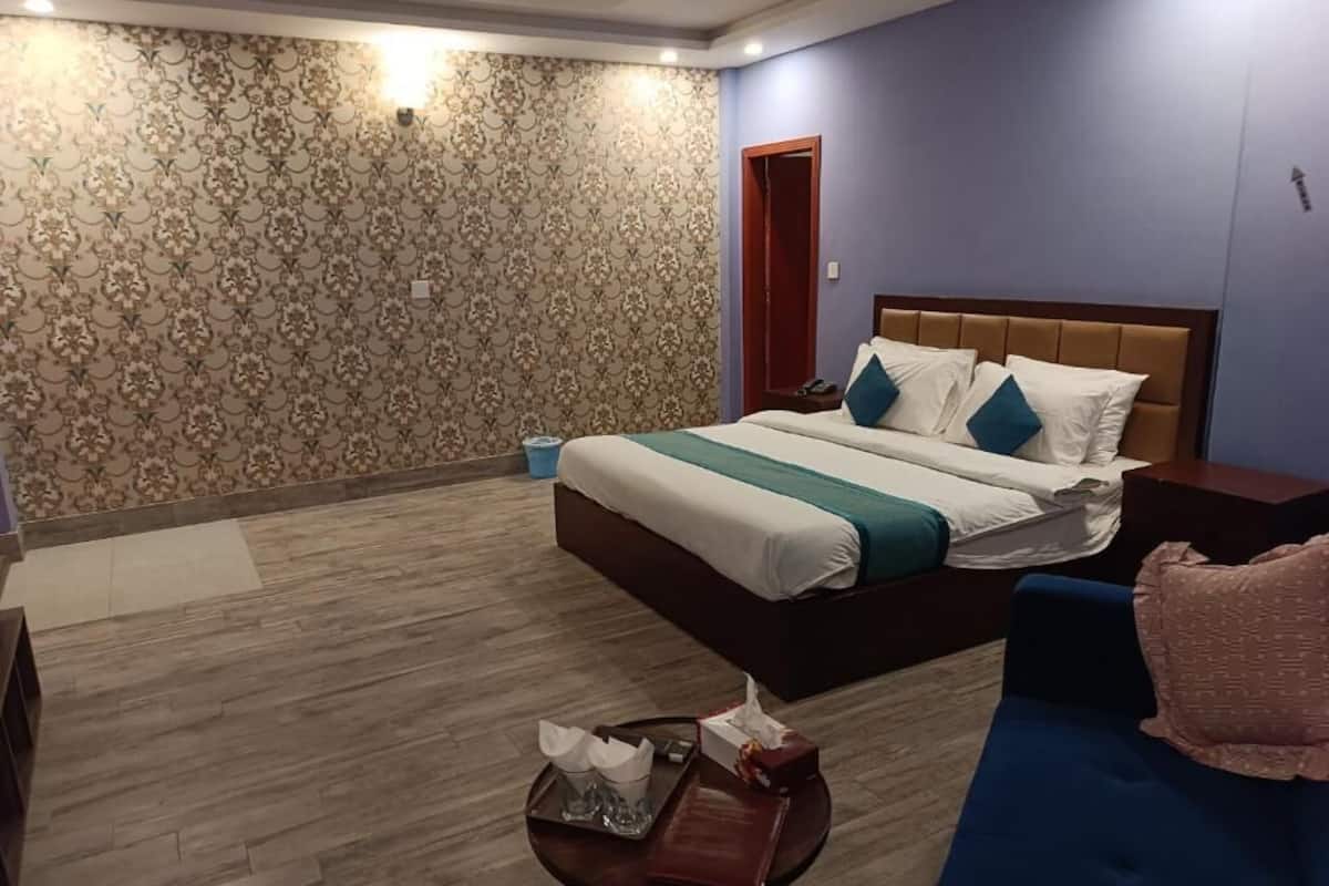 Deluxe Double Room, Marina View | Soundproofing, iron/ironing board, free WiFi