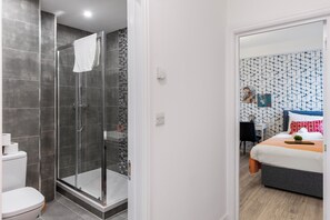 3 soverom, strykejern/-brett, wi-fi og sengetøy