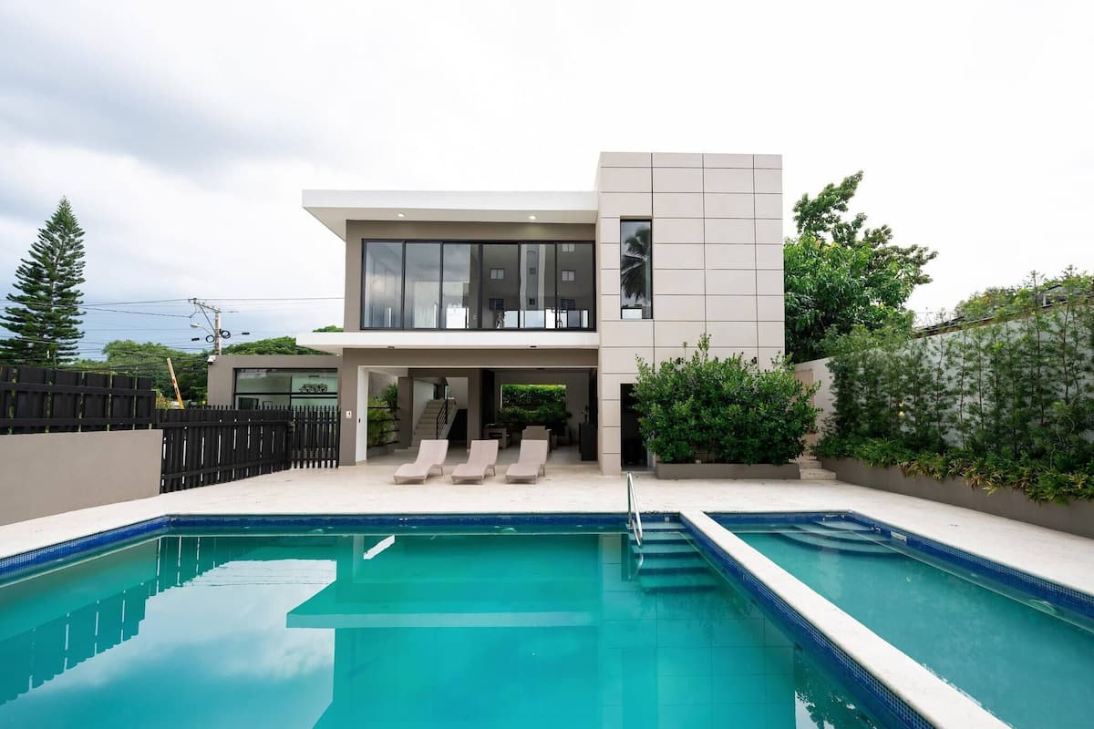 Lejlighed - 3 soveværelser - ryger - balkon | Pool | Udendørs pool