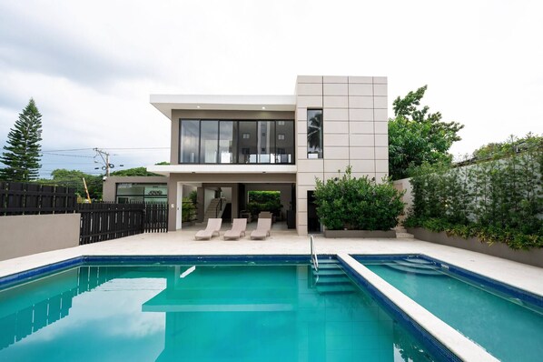 Appartement, 3 chambres, fumeur, balcon | Piscine