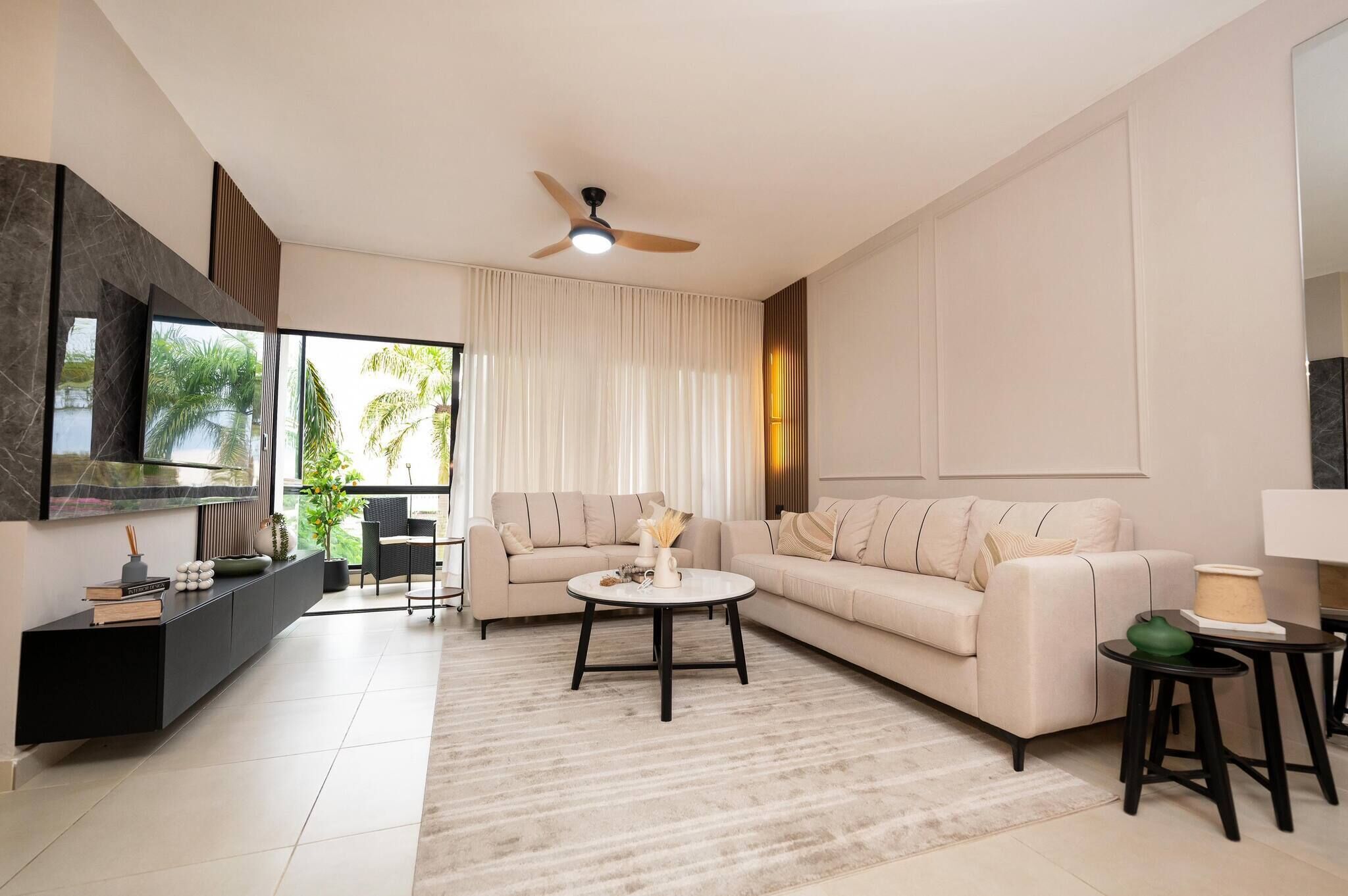 Apartment, 3 Bedrooms, Smoking, Balcony | Living room
