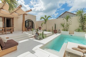 Outdoor pool - Khaleela Villas (Canggu)
