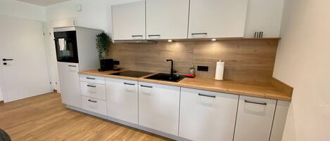 Réfrigérateur, four, plaque de cuisson, lave-vaisselle