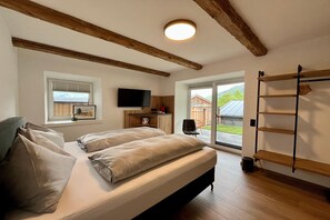 2 bedrooms, travel cot, free WiFi