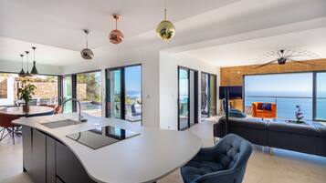 Deluxe Villa, Sea View | Living area