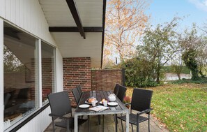 Outdoor dining - 2 bedroom gorgeous home in Strøby (Strøby)