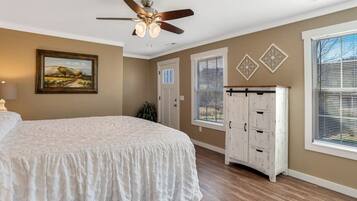 2 bedrooms, iron/ironing board, free WiFi, bed sheets