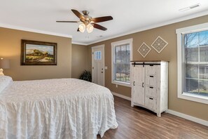 2 chambres, fer et planche à repasser, Wi-Fi gratuit, draps fournis