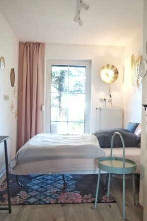 3 bedrooms, desk, travel crib, free WiFi