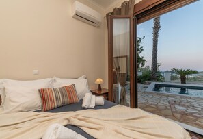 4 chambres, bureau, fer et planche à repasser, accès au Wi-Fi (inclus)