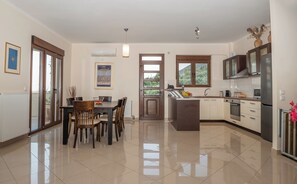 Refrigerador, microondas, horno, lavavajillas