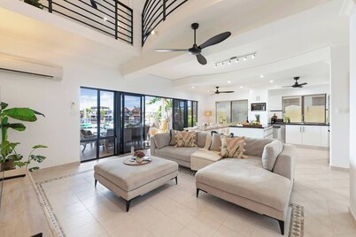 Villa Utopia on the Marina | 3 Bed, 3 Bath by Tropical BNB
