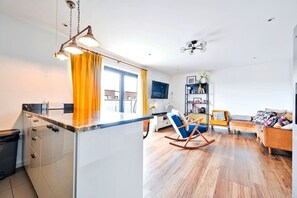 Interior - Beautifully furnished apartment by Wembley Stadium (Wembley)