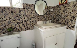 House, 1 Bedroom, Patio | Bathroom