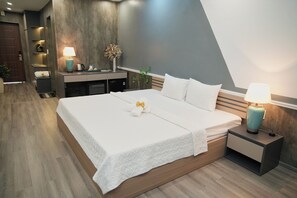 Deluxe Double Room | Desk, blackout drapes, free WiFi