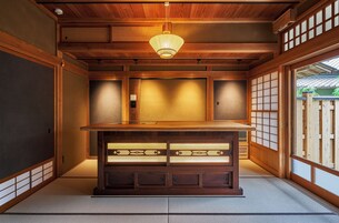 1 habitación, cubrecamas y minibar con artículos gratuitos