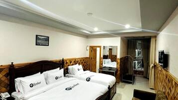 Habitación doble Deluxe, vista a la montaña | Insonorización, tabla de planchar con plancha y wifi gratis