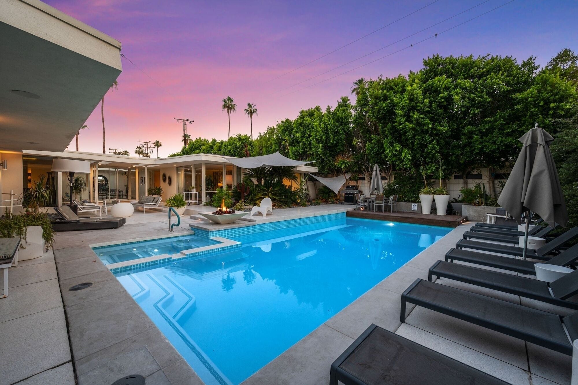 حمّام سباحة مُدفَّأ