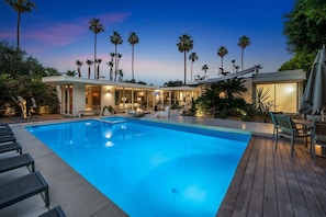 A heated pool - Mid-Century Home! Private Pool and Spa! Mountain Views! (Palm Springs)
