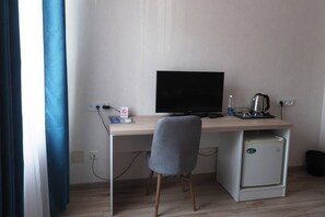 Basic Single Room, City View | Desk, laptop workspace, soundproofing, iron/ironing board