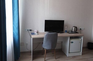 Basic Single Room, City View | Desk, laptop workspace, soundproofing, iron/ironing board
