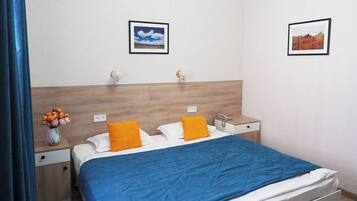 Basic Single Room, City View | Desk, laptop workspace, soundproofing, iron/ironing board