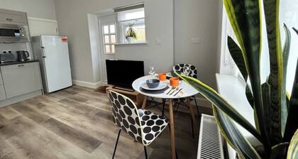 Stunning 1-bedroom annexe-flat near London