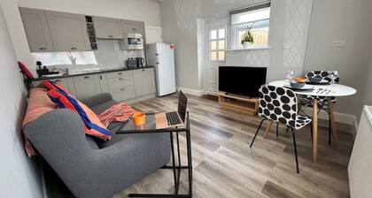 Stunning 1-bedroom annexe-flat near London