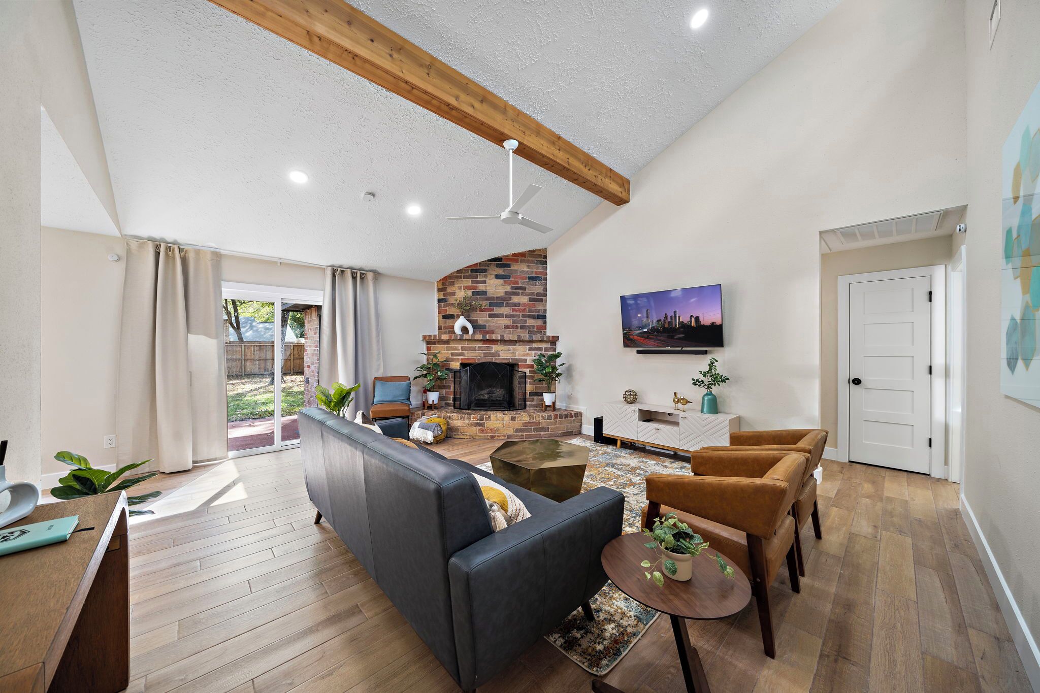 Smart TV, books, offices