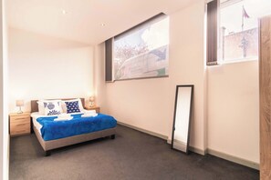 1 chambre, bureau, fer et planche à repasser, Wi-Fi