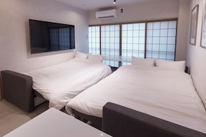 Living area - eni.suite unryuen (Osaka)