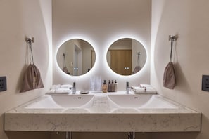 Bathroom - eni.suite unryuen (Osaka)