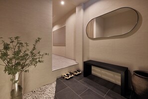 Room amenity - eni.suite unryuen (Osaka)
