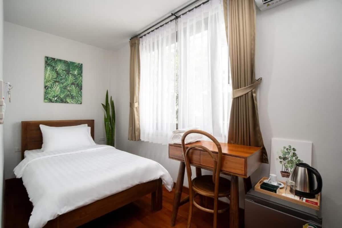 Single Room | Desk, soundproofing, free WiFi