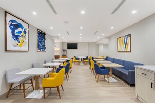 Colazione self-service inclusa, servita tutte le mattine 
