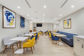 Café da manhã self-service grátis todos os dias