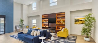 Comfort Suites Central Valley - Woodbury