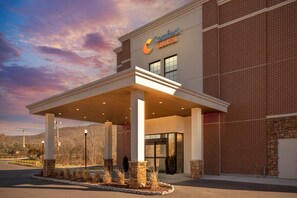 Exterior - Comfort Suites Central Valley - Woodbury (Central Valley)