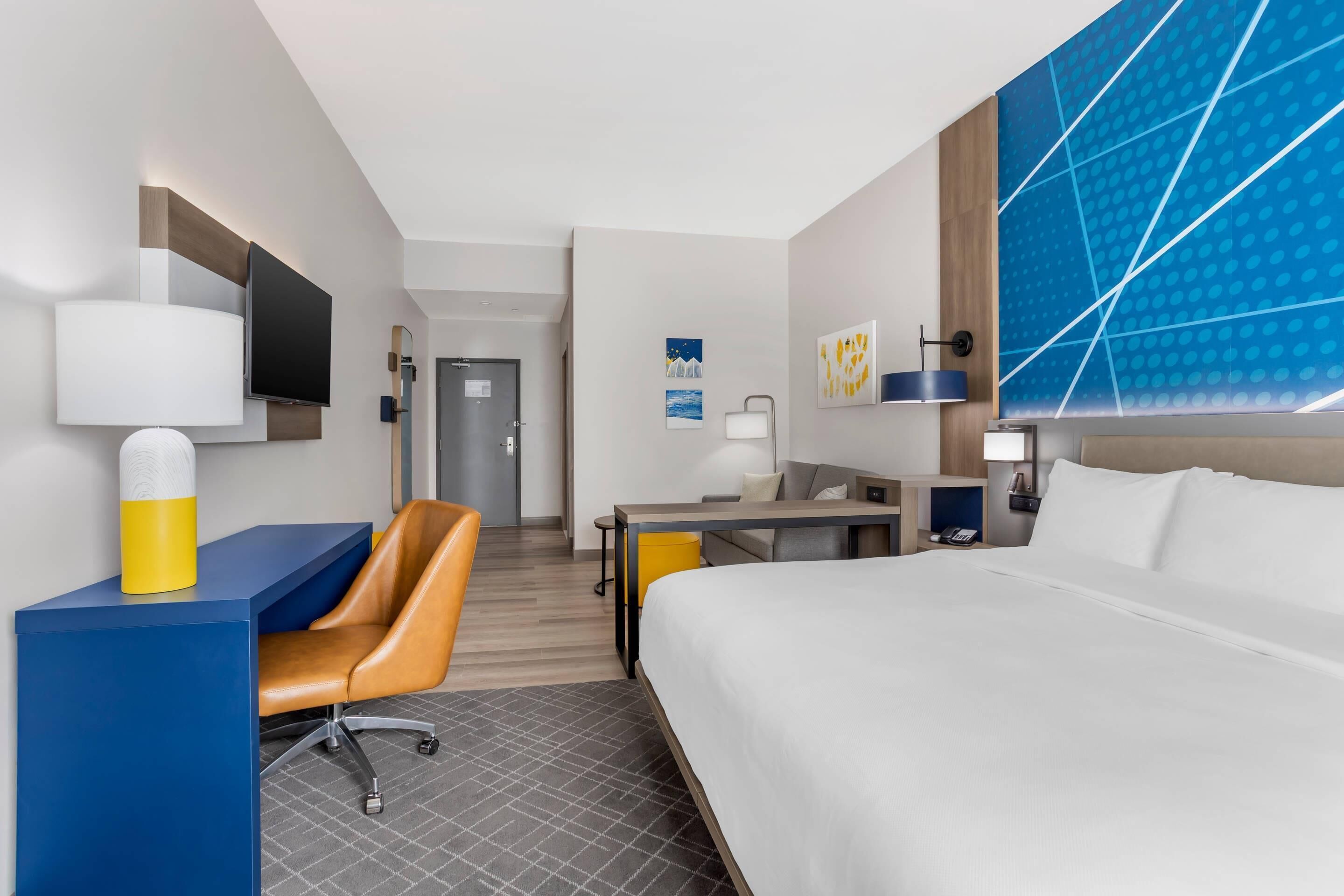 Suite, 1 cama King size y sofá cama, para no fumadores | Escritorio, cortinas blackout y tabla de planchar con plancha 