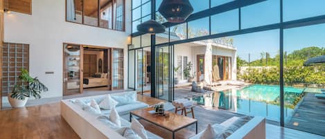 Luxury Villa | Living room | Flat-screen TV