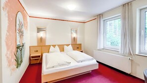 1 bedroom, free WiFi, bed sheets - Comfortable and versatile room -perfect for relaxation, work and exchange (Winterberg)