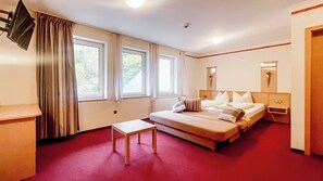 1 bedroom, free WiFi, bed sheets - Comfortable and versatile room -perfect for relaxation, work and exchange (Winterberg)